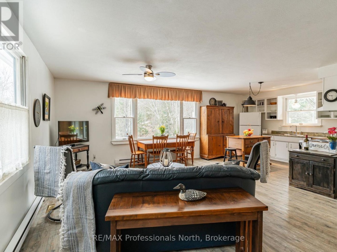 1010 Sturgeon Drive, Minden Lake