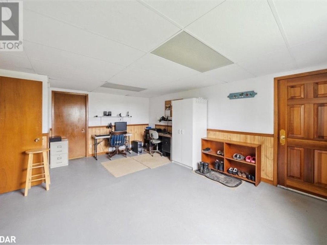 381 Country Club Circle, Pigeon Lake