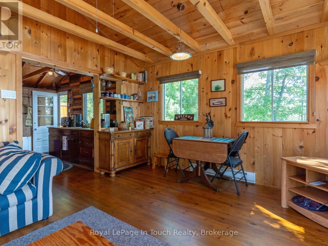 6980 ISLAND 1810, 