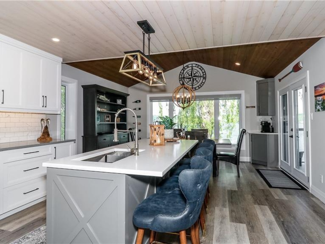 241 Eight Mile Point Road, Lake Simcoe