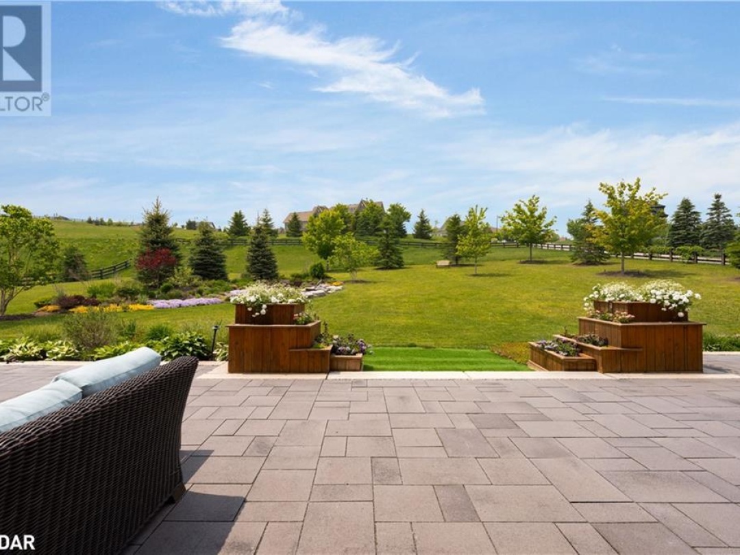 12 THOROUGHBRED Drive, 