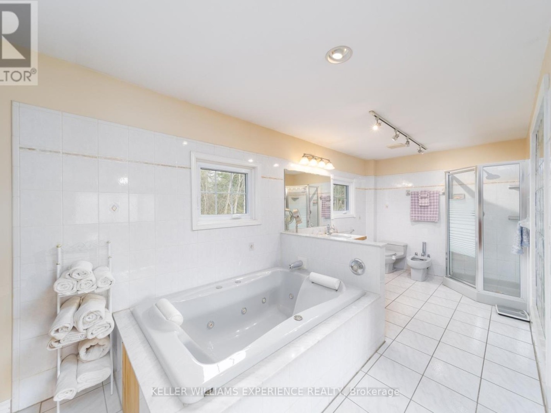 1936 Peninsula Point Road, Sparrow Lake