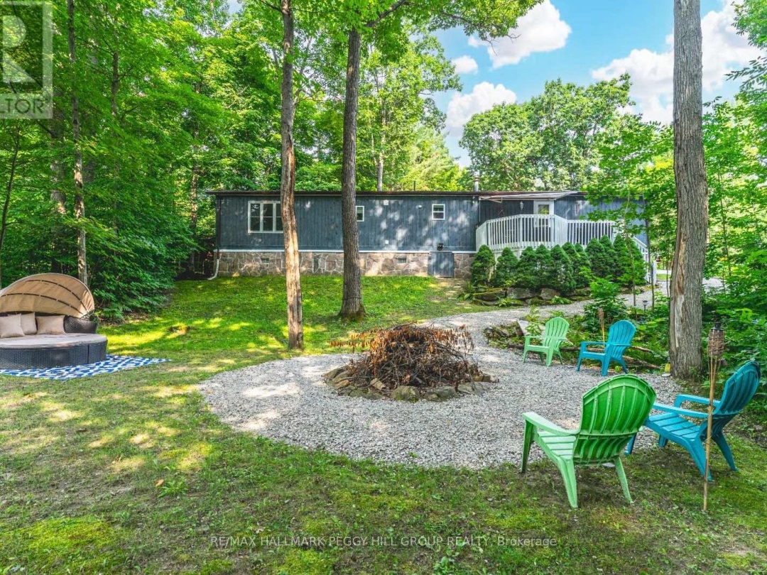 7498 Island Crescent, Black Lake
