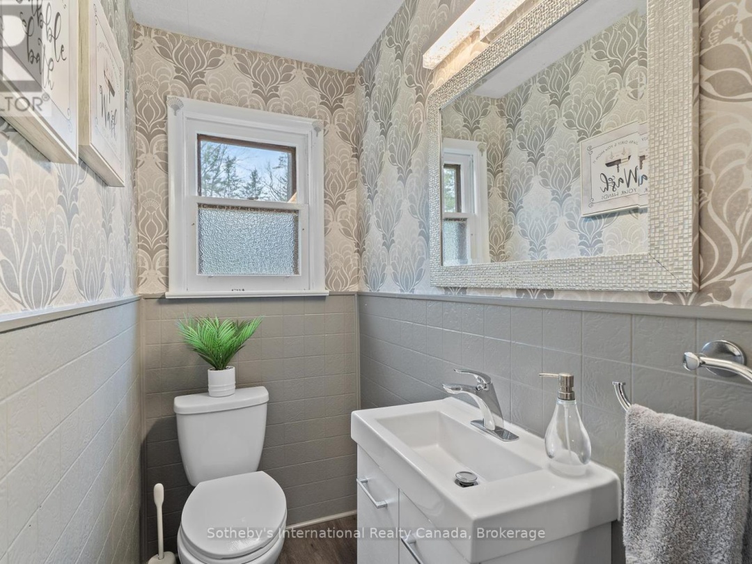 1658 PENINSULA POINT ROAD, Sparrow Lake