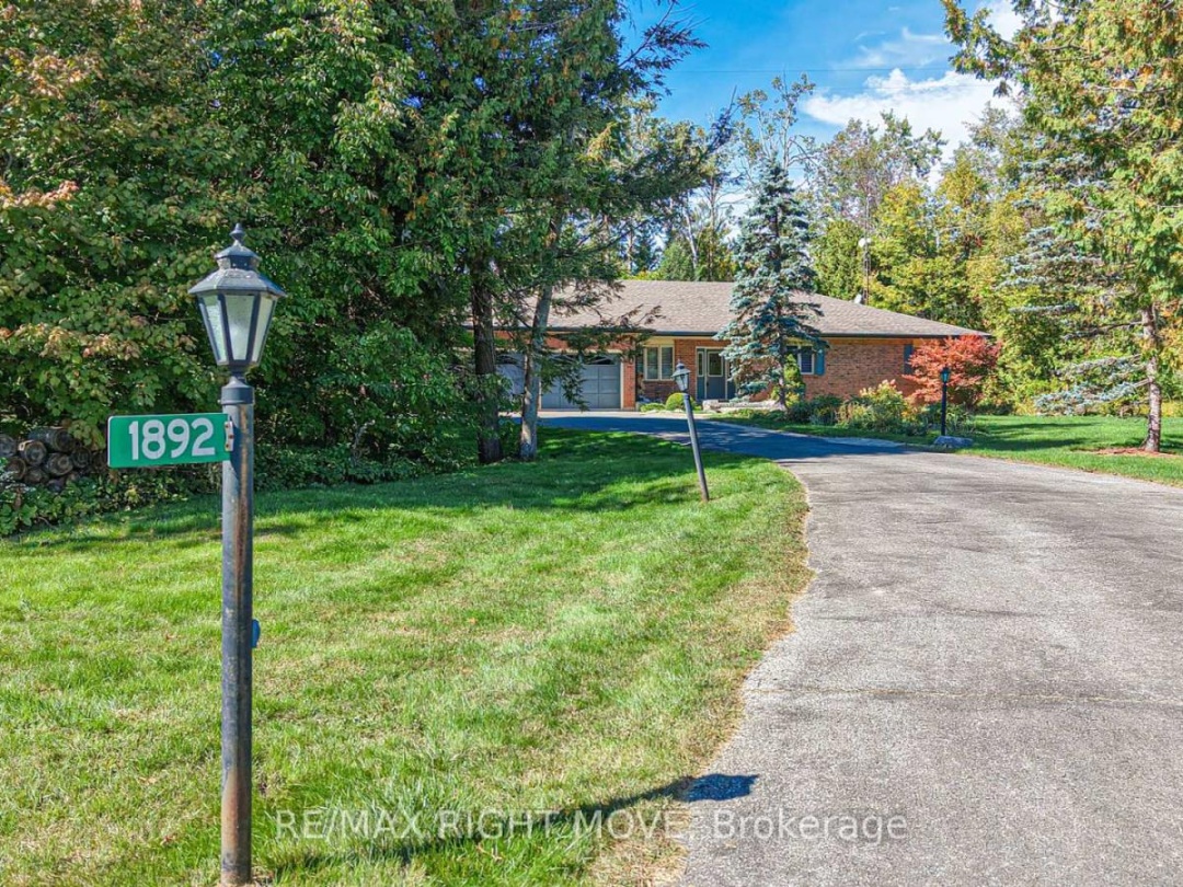 1892 CARRIAGE COURT, 