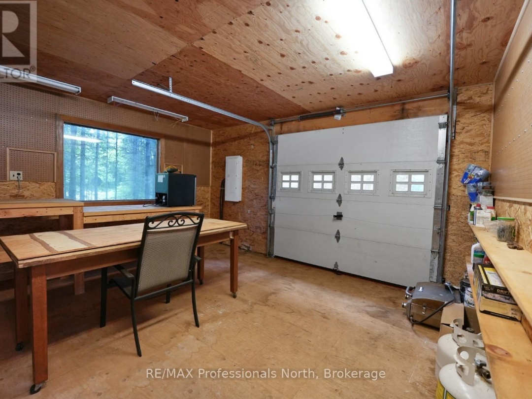 1279 ENGLISH CIRCLE, 