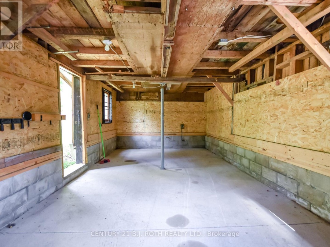 1039 DIVISION ROAD E, 