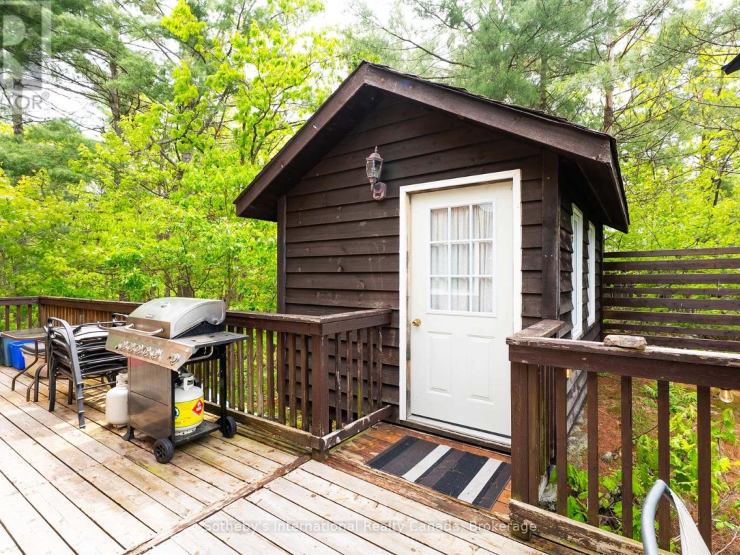 5760 Kahshe Lake, Kahshe Lake