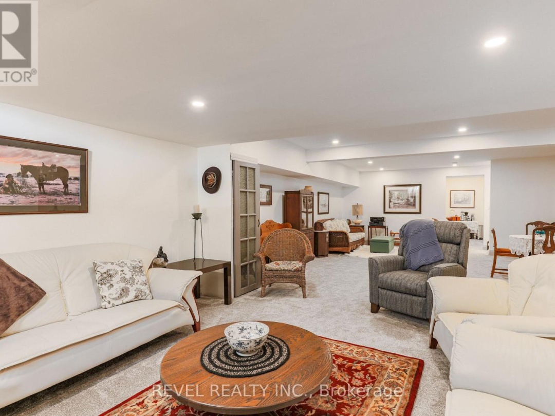 35 BRUCE CRESCENT, 
