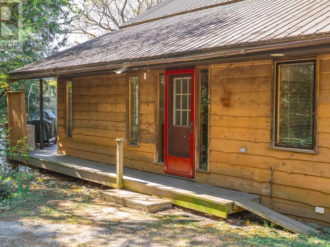 6469 Kennisis Lake Road, Kennisis Lake