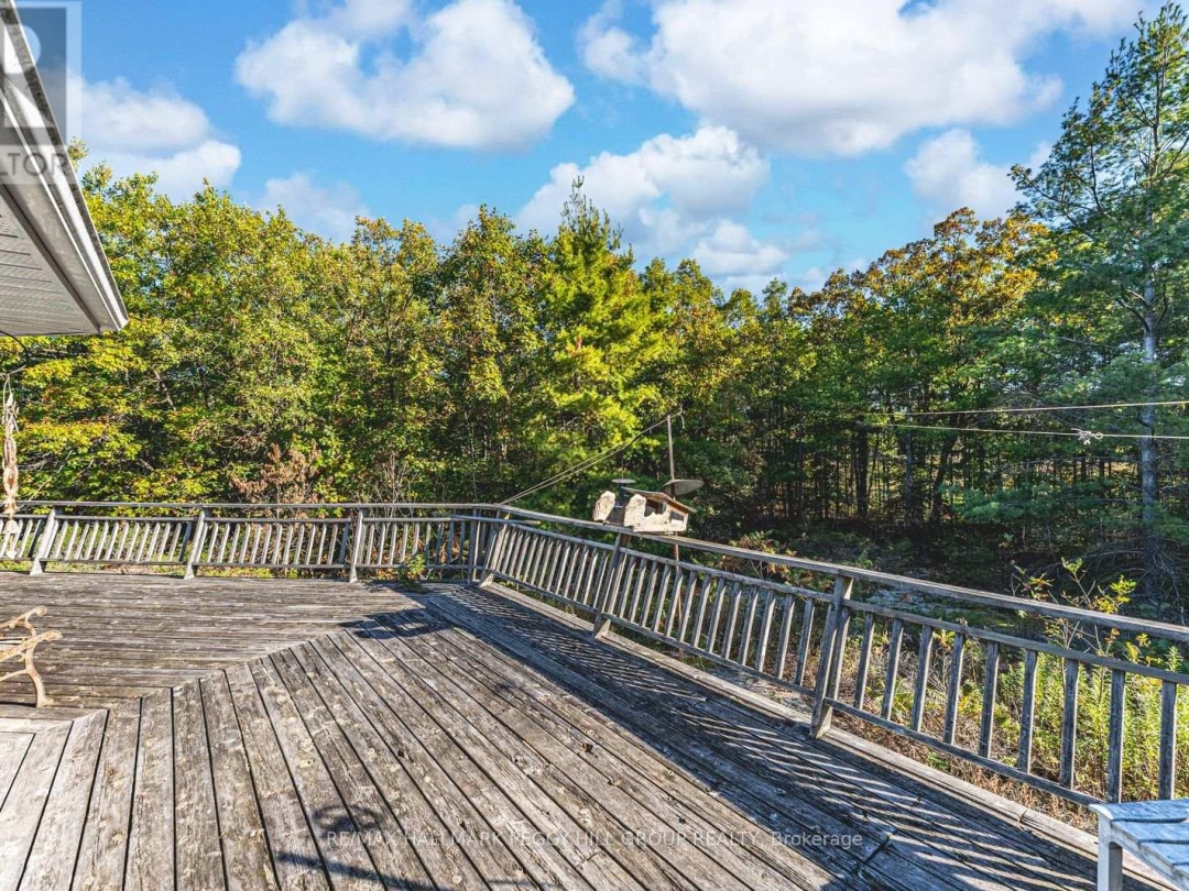 1564 HONEY HARBOUR ROAD, 