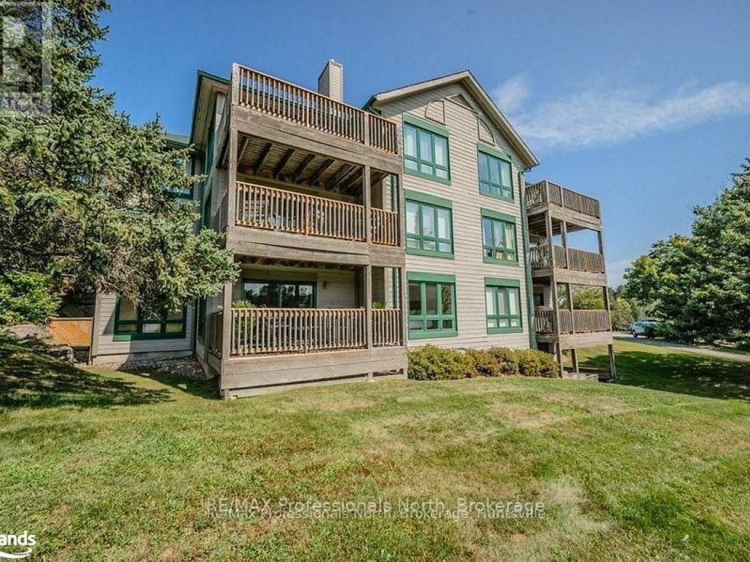 105 33 Deerhurst Greens Drive, Peninsula Lake