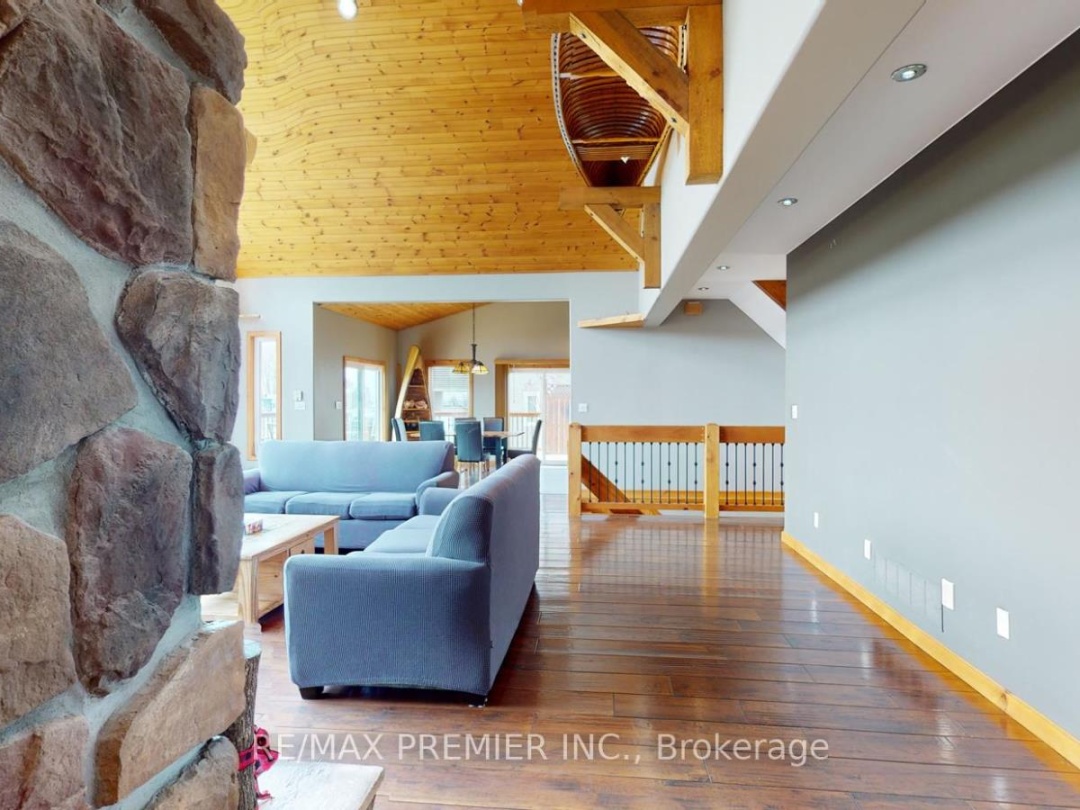 31 PARADISE BOULEVARD, 