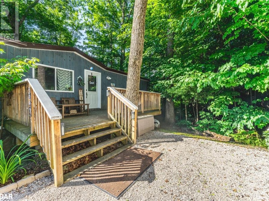 7498 ISLAND Crescent, Black River