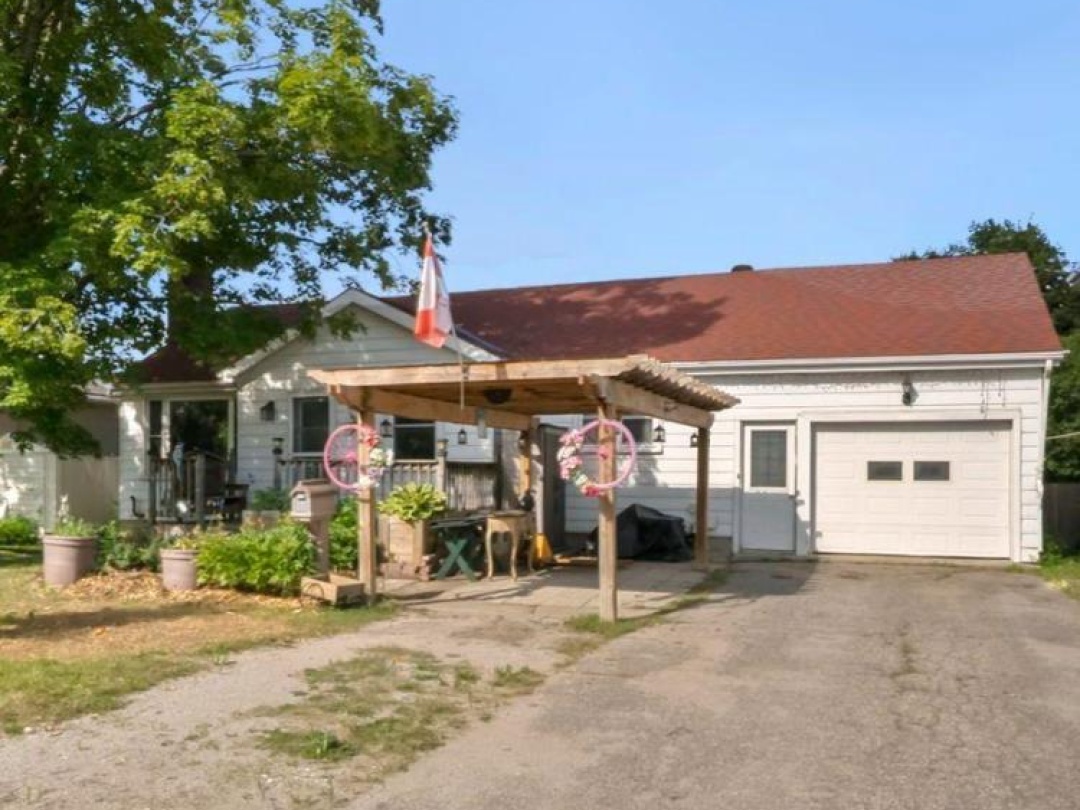 392 BAYVIEW PARKWAY, 