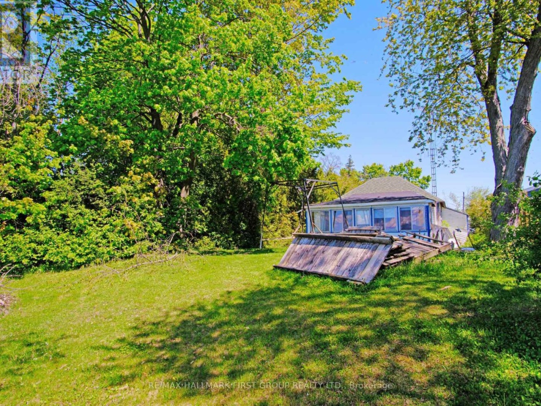 2196 Lakeshore Drive, Lake Simcoe
