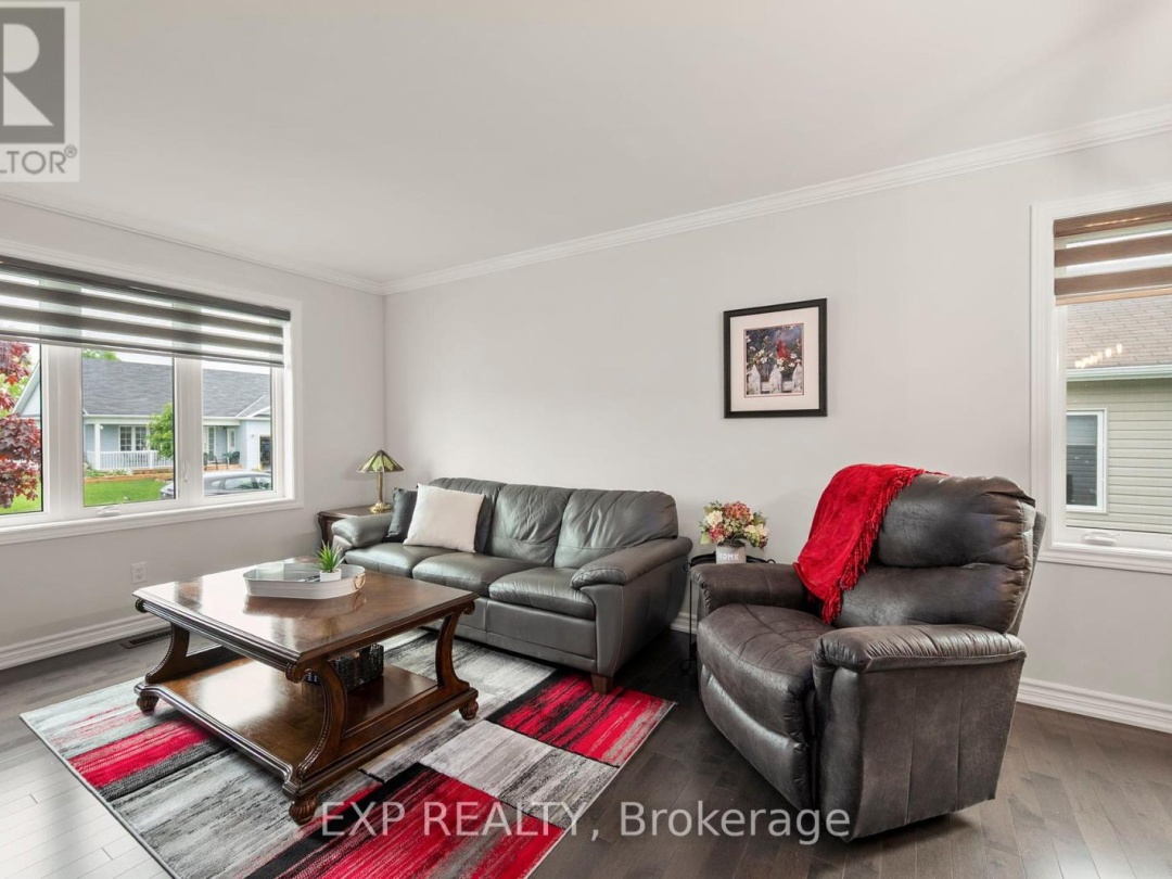 10 SINCLAIR CRESCENT, 