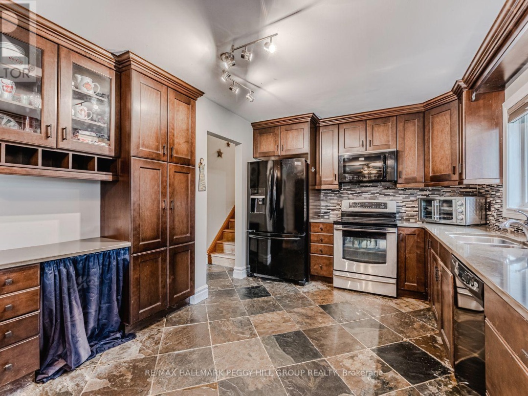 7 SANDLEWOOD TRAIL, 