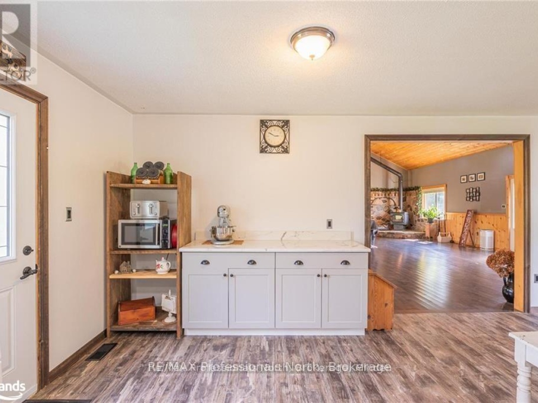 1026 DEWEY STREET, 