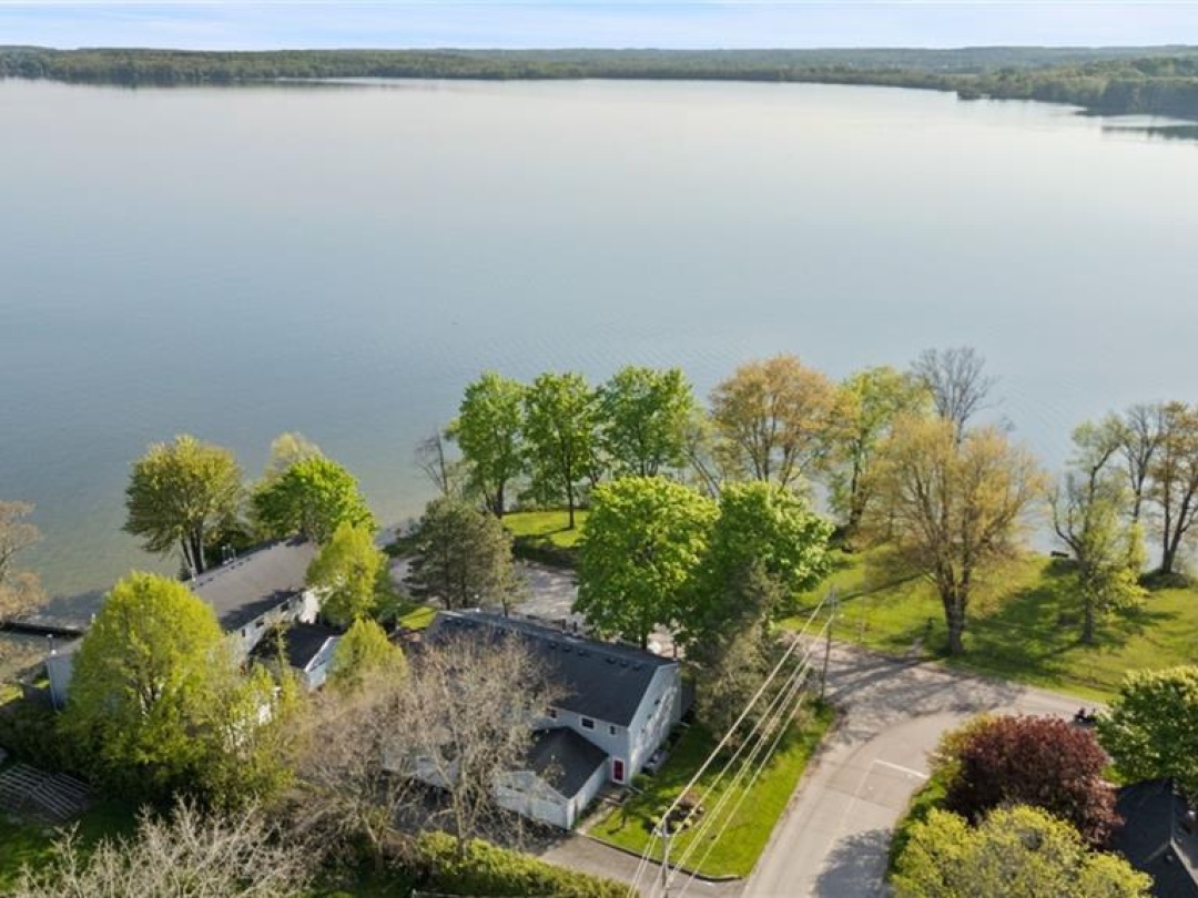 1 Olive Crescent Unit# 4, Lake Simcoe
