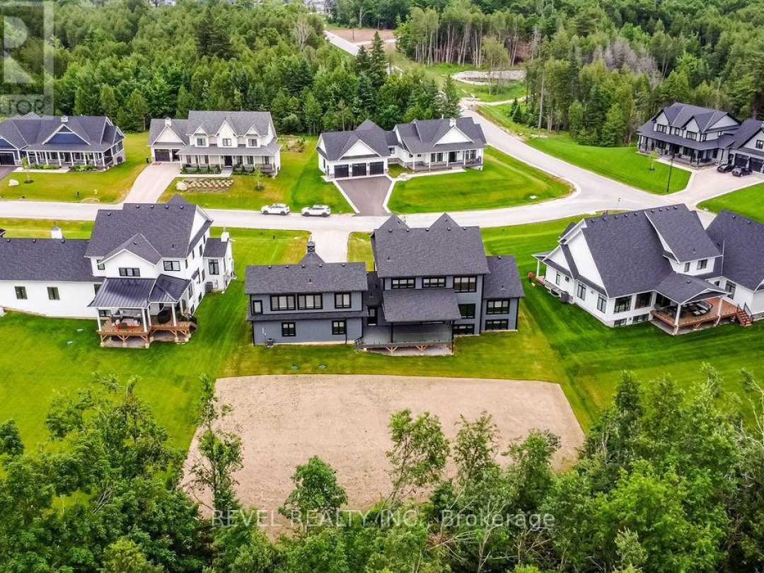4 CLYDESDALE COURT, 