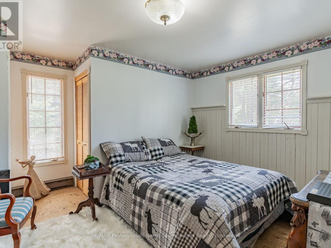 1065 Cloverleaf Road, Kennisis Lake