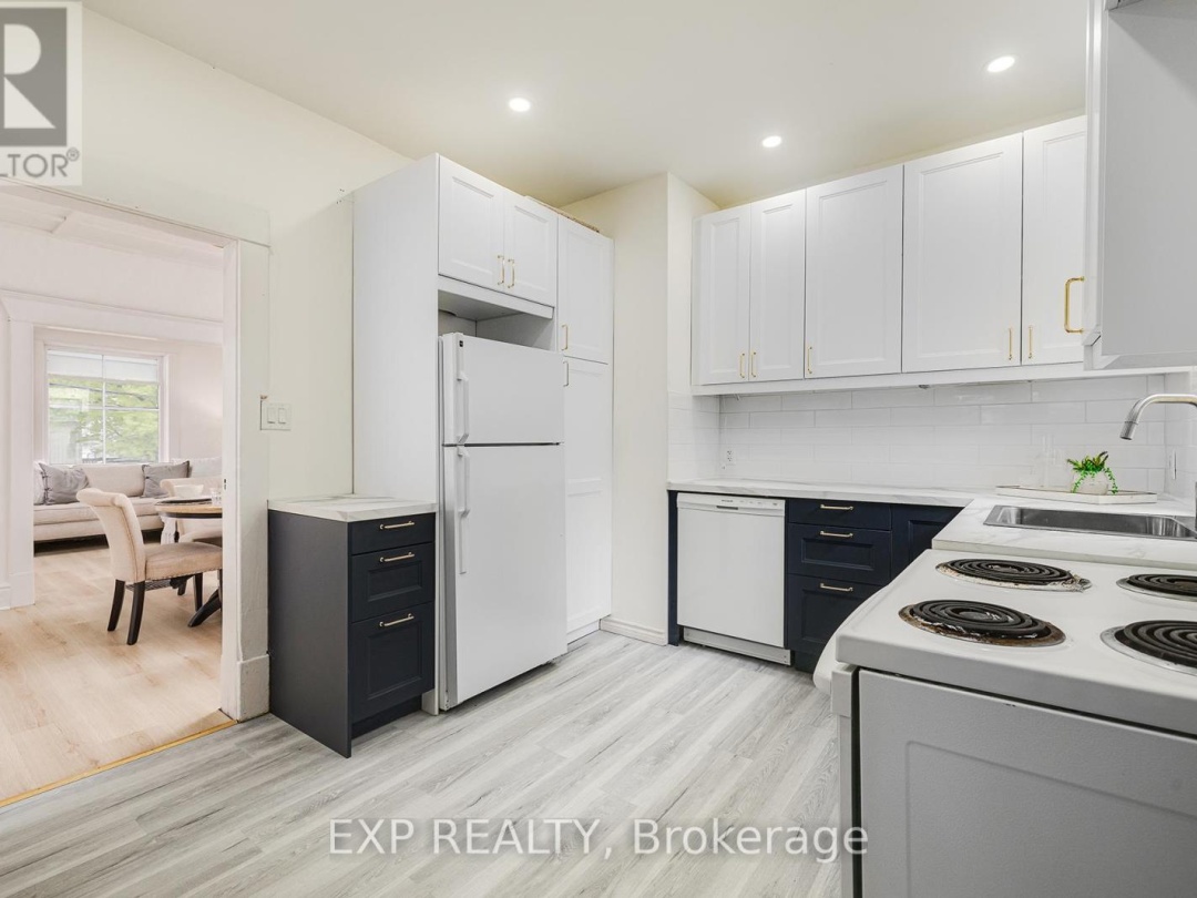 11 FARRER STREET, 