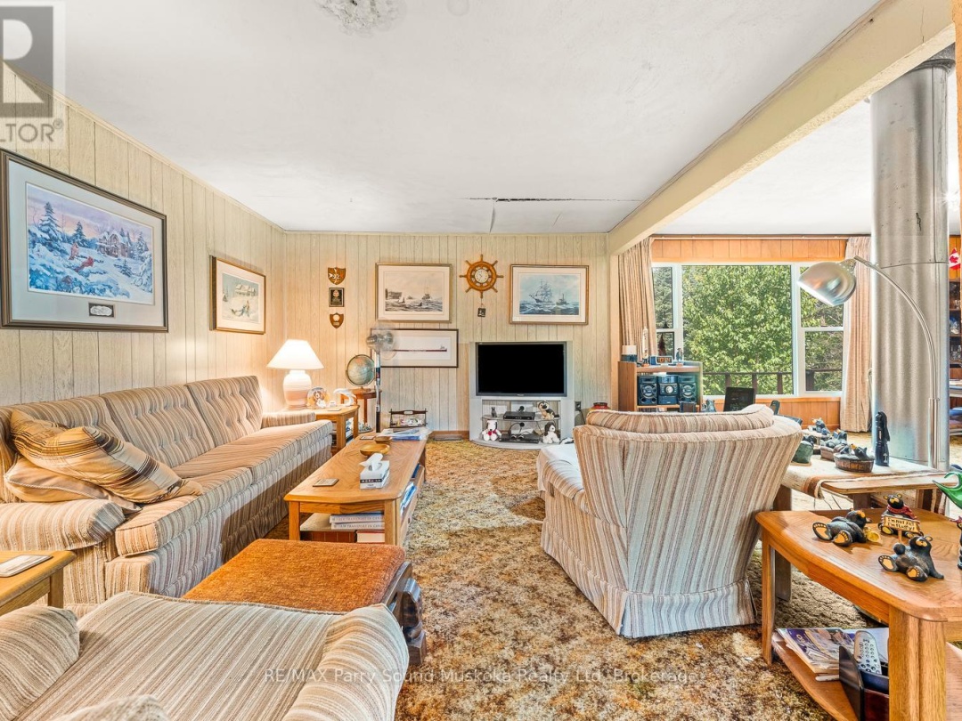86 LAKESIDE CRESCENT, 