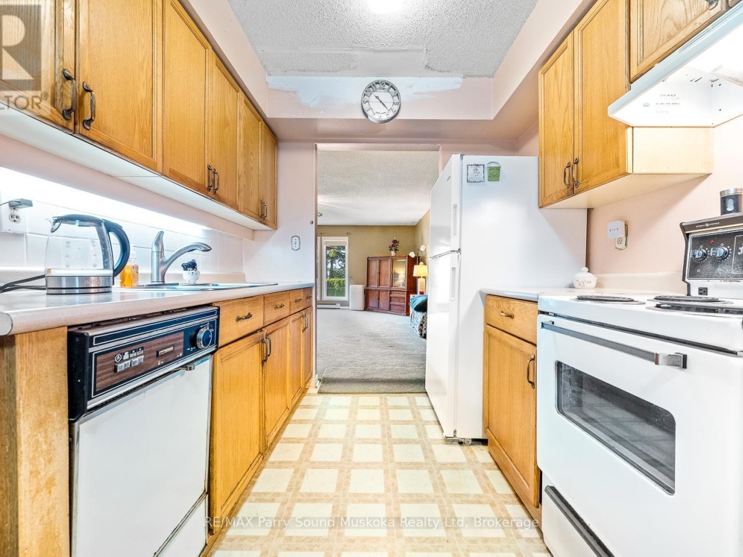 18 GEORGIAN BAY AVENUE, 