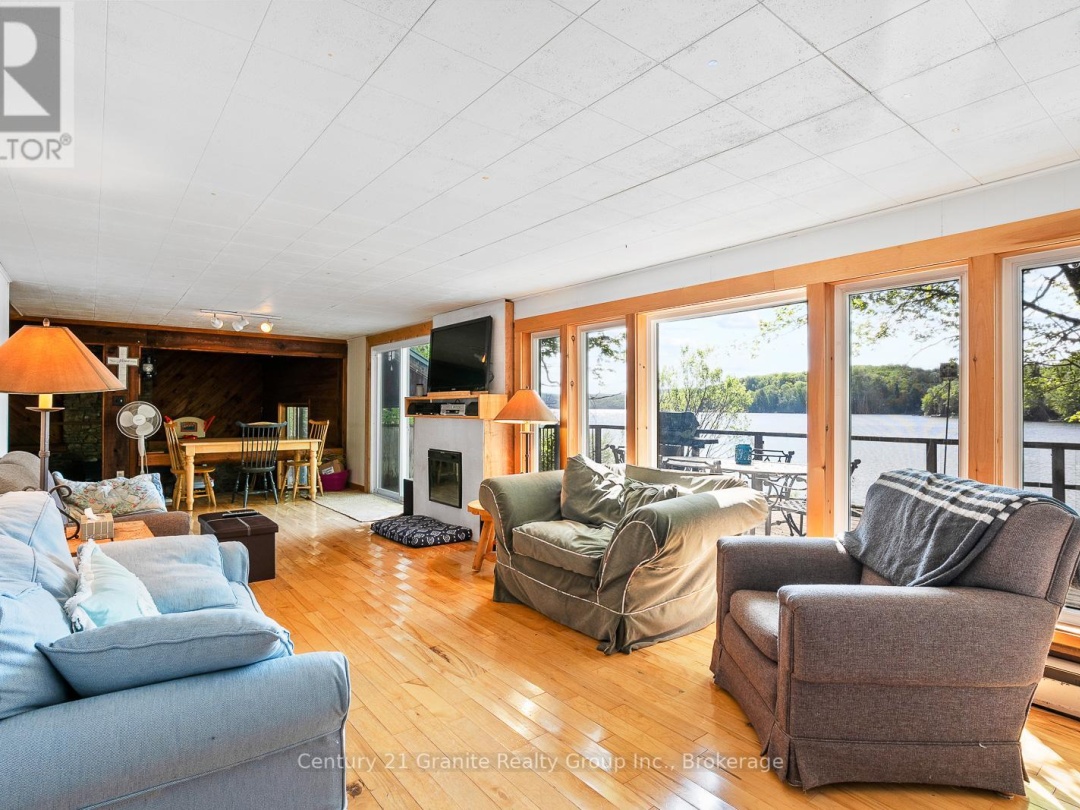 1036 Shirleys Road, Haliburton Lake