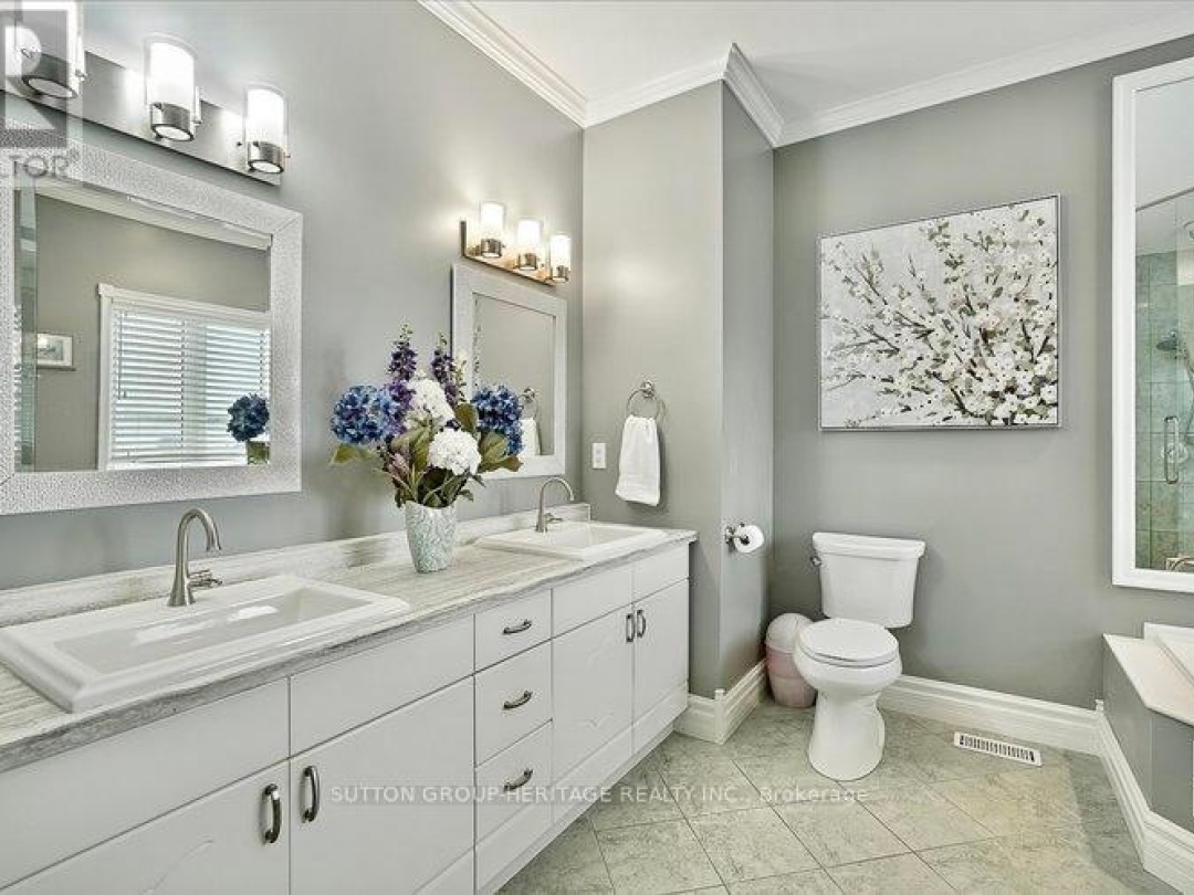 400 FRONT STREET W, 