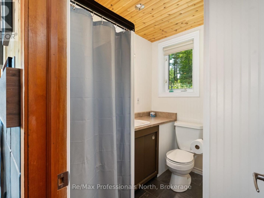 1020 Road 2000, Muldrew-south Lake