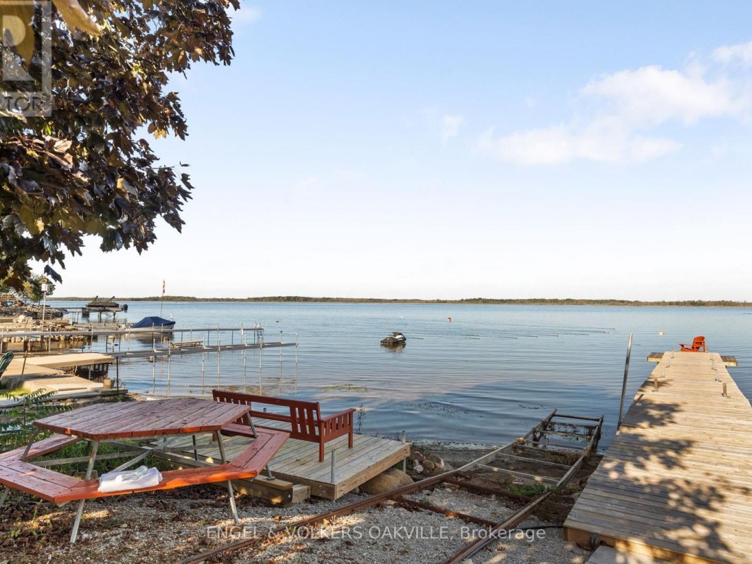 216 ROBINS POINT ROAD, Georgian Bay