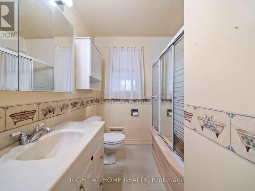392 BAYVIEW PARKWAY, 