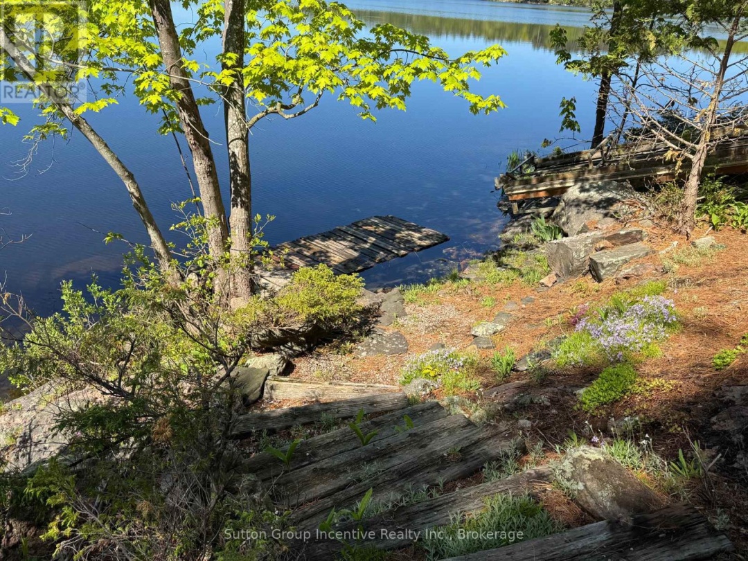 1017 Goldfinch Court, Sparrow Lake