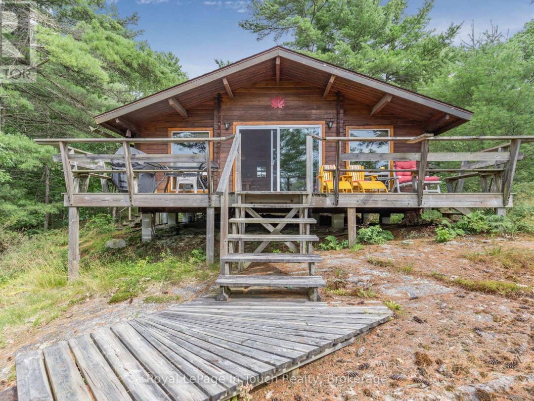 B207 10 Wahsoune Island, Georgian Bay