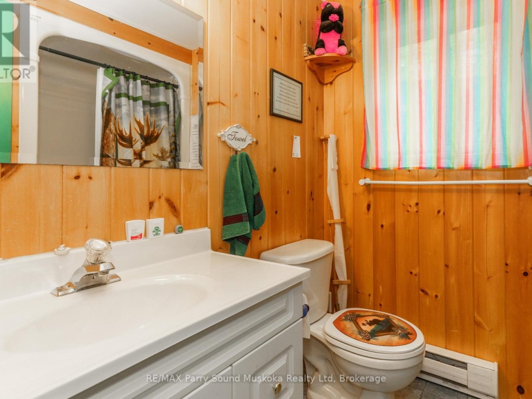 124 Healey Lake Water, Healey Lake