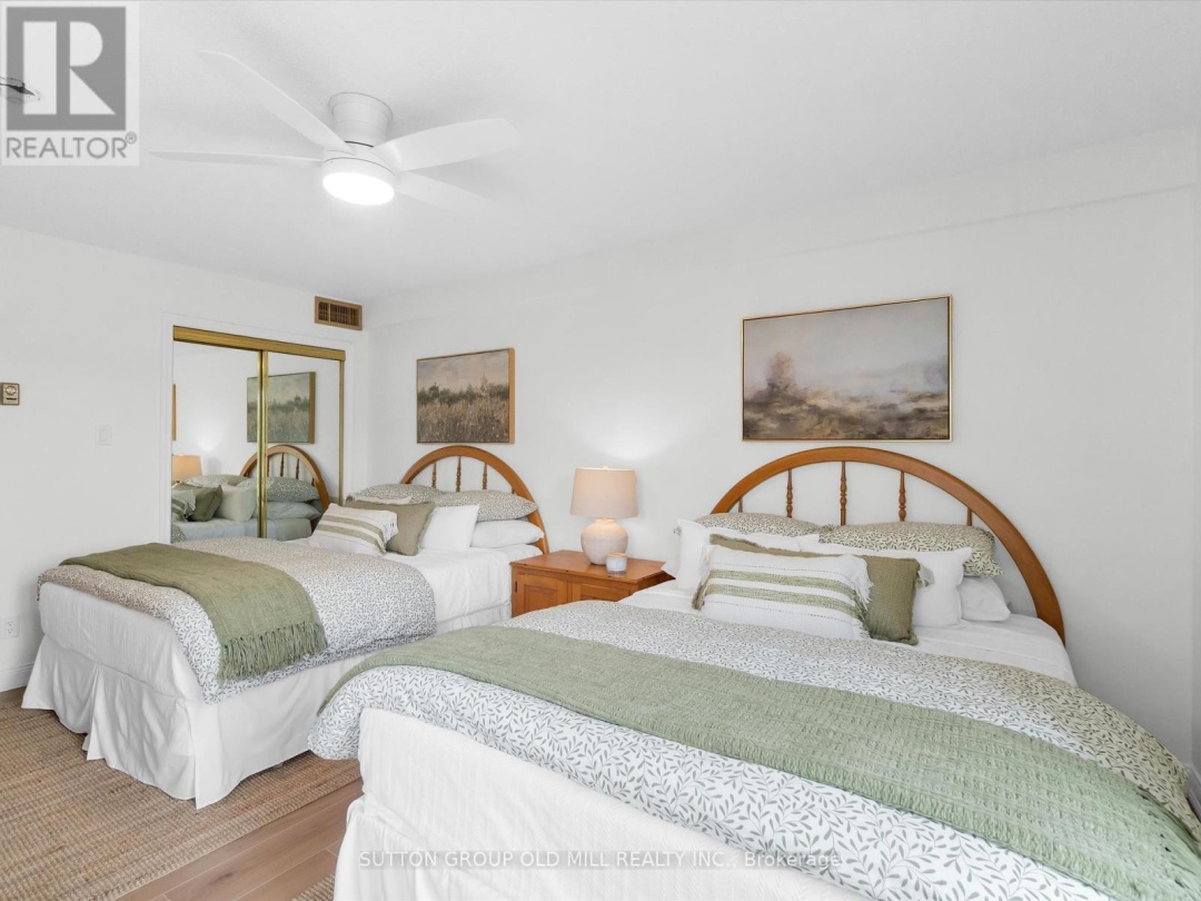 203 26 Deerhurst Drive, Peninsula Lake