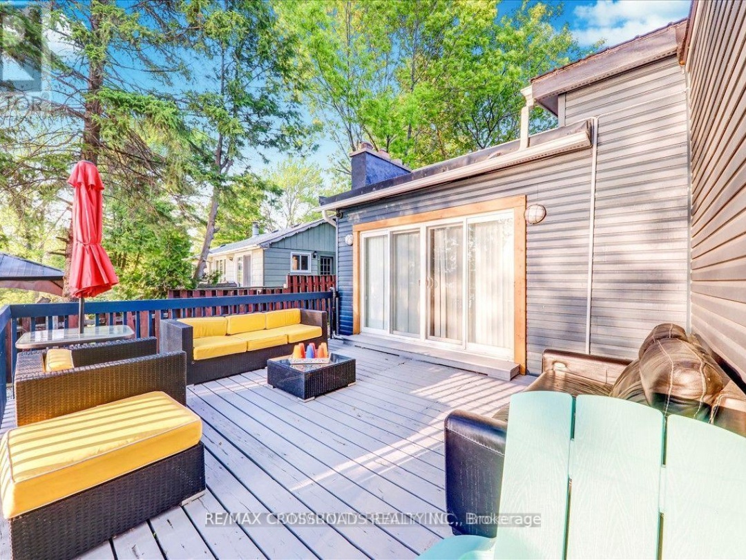 5794 Victoria Park Road, 