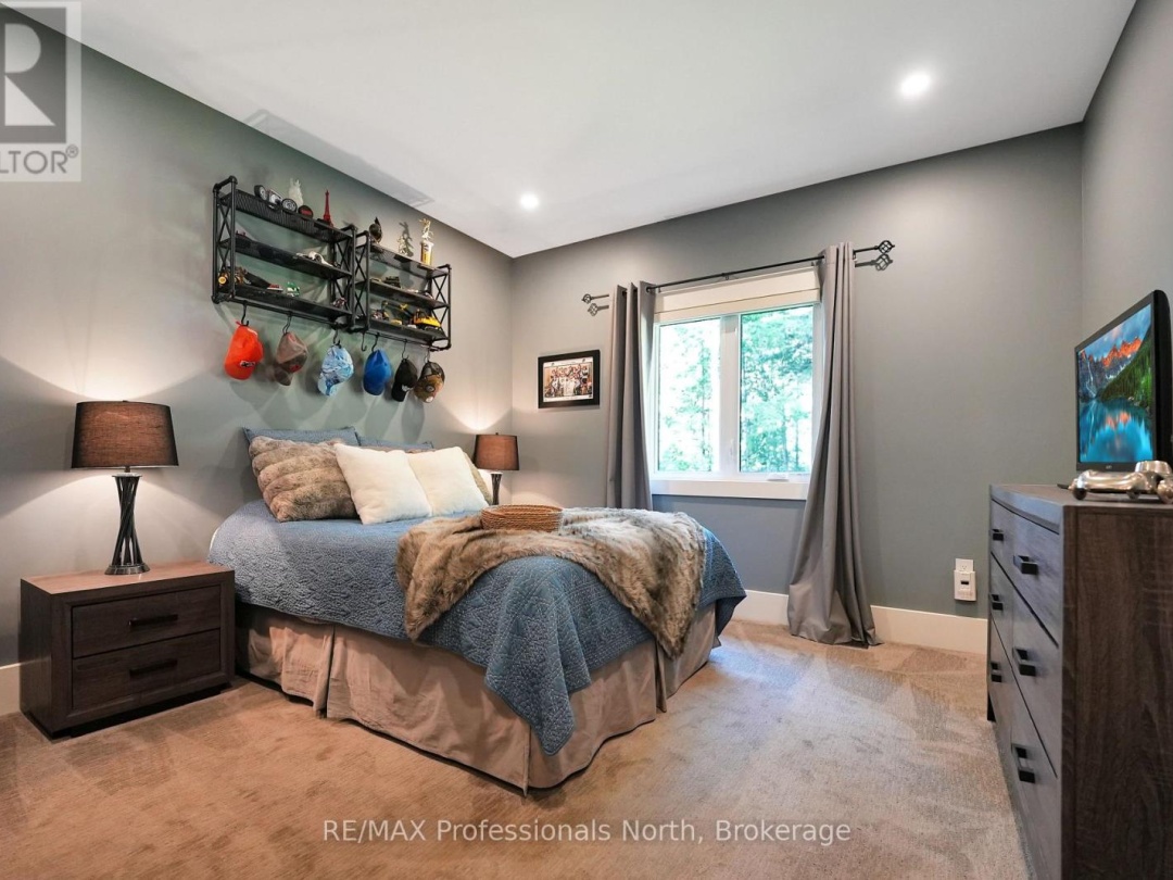1034 Lone Wolf Crescent, Percy Lake