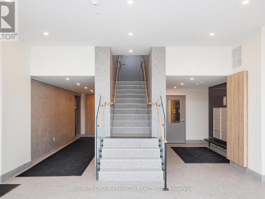 302 - 19A WEST STREET N, 