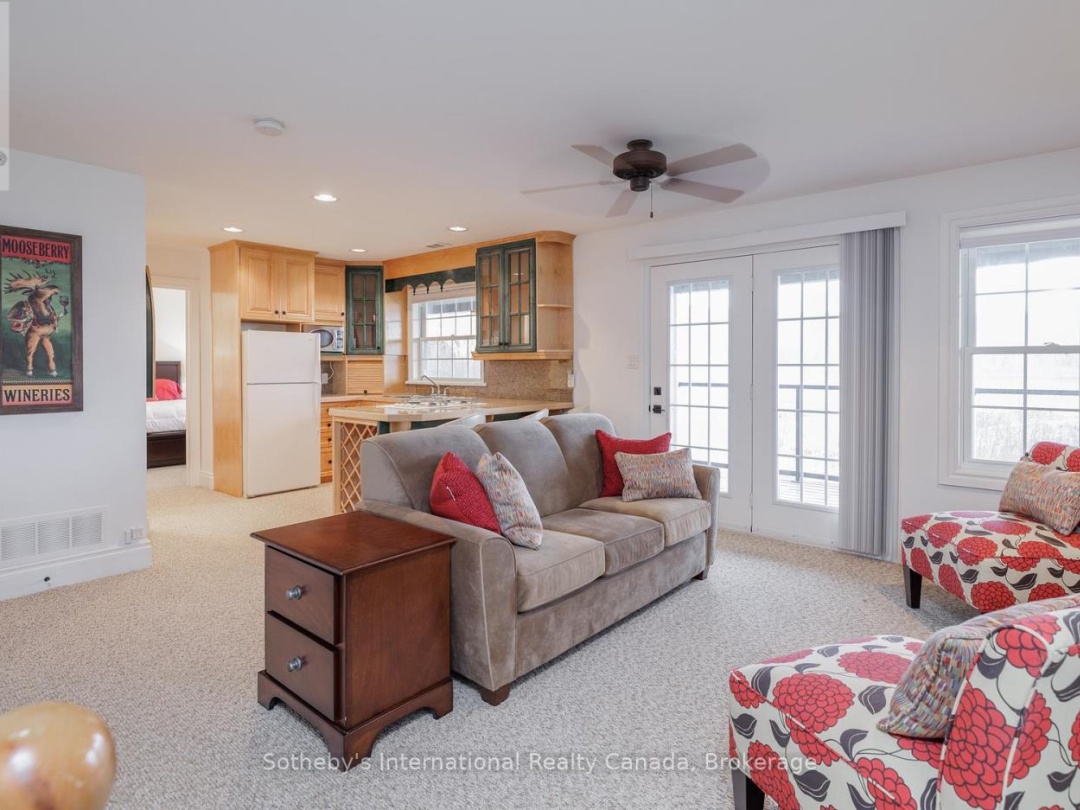 427 West Browns Road E, Weeduck Lake