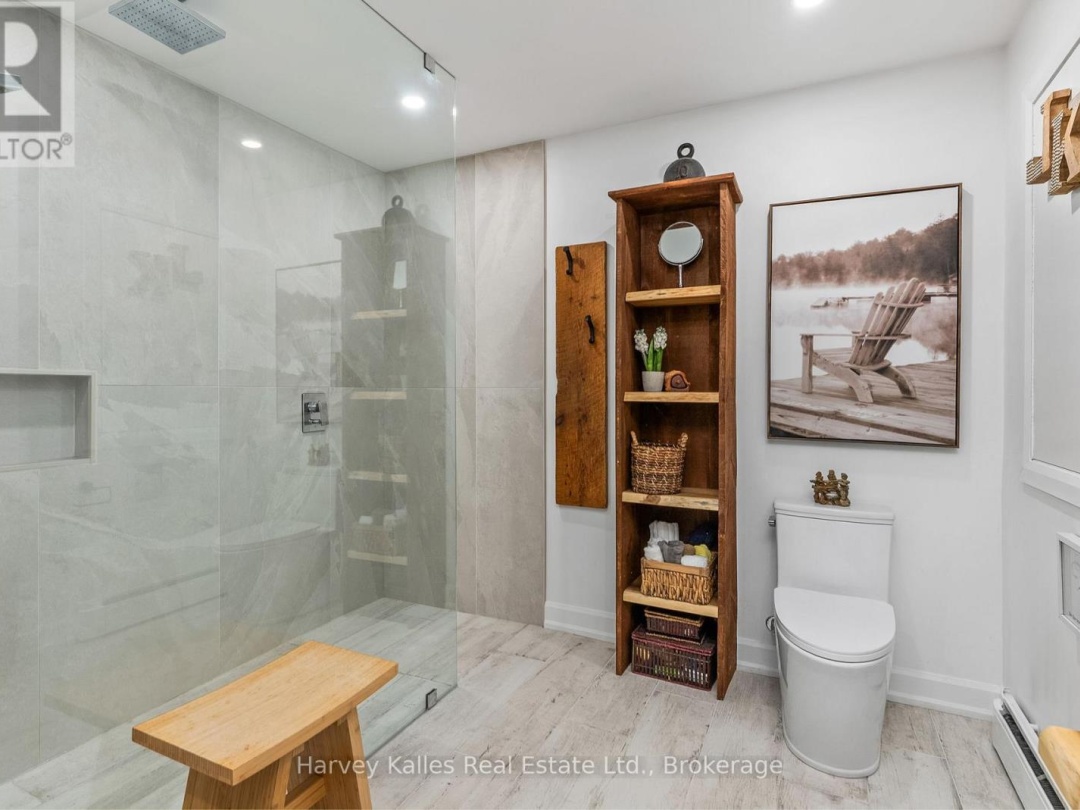 157 Chalet Crescent, Peninsula Lake
