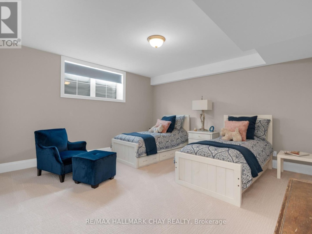 12 Thoroughbred Drive, Oro-Medonte