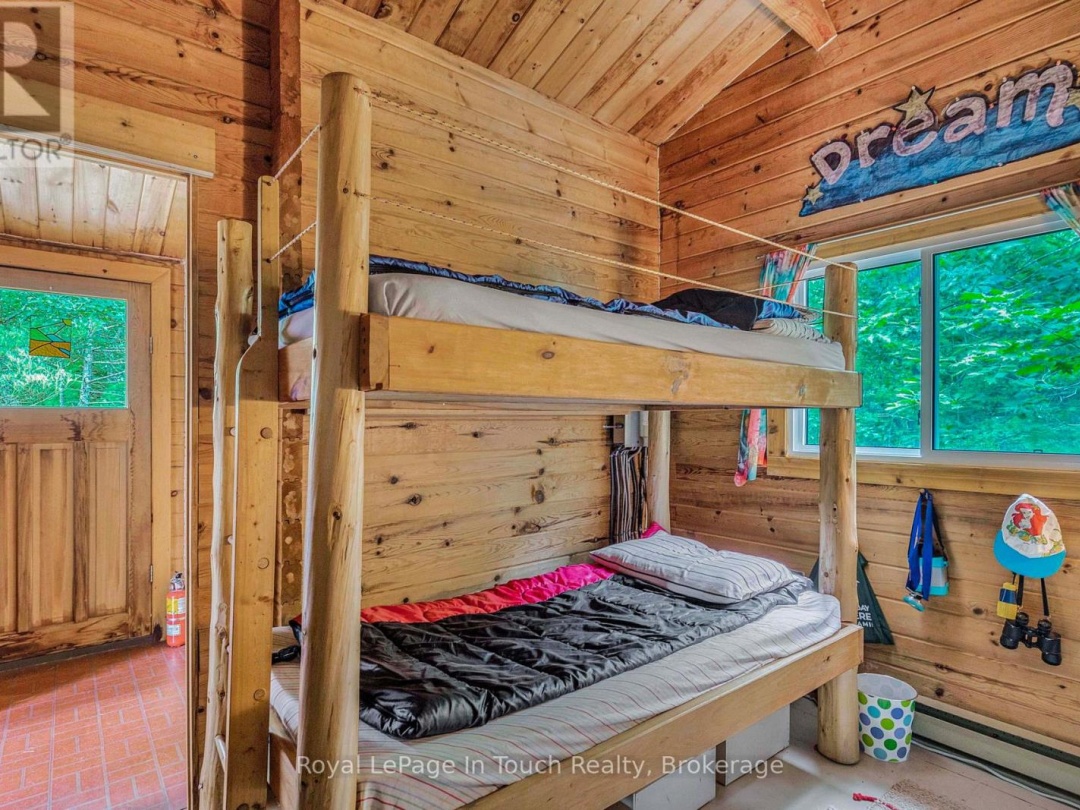 B207 10 Wahsoune Island, Georgian Bay