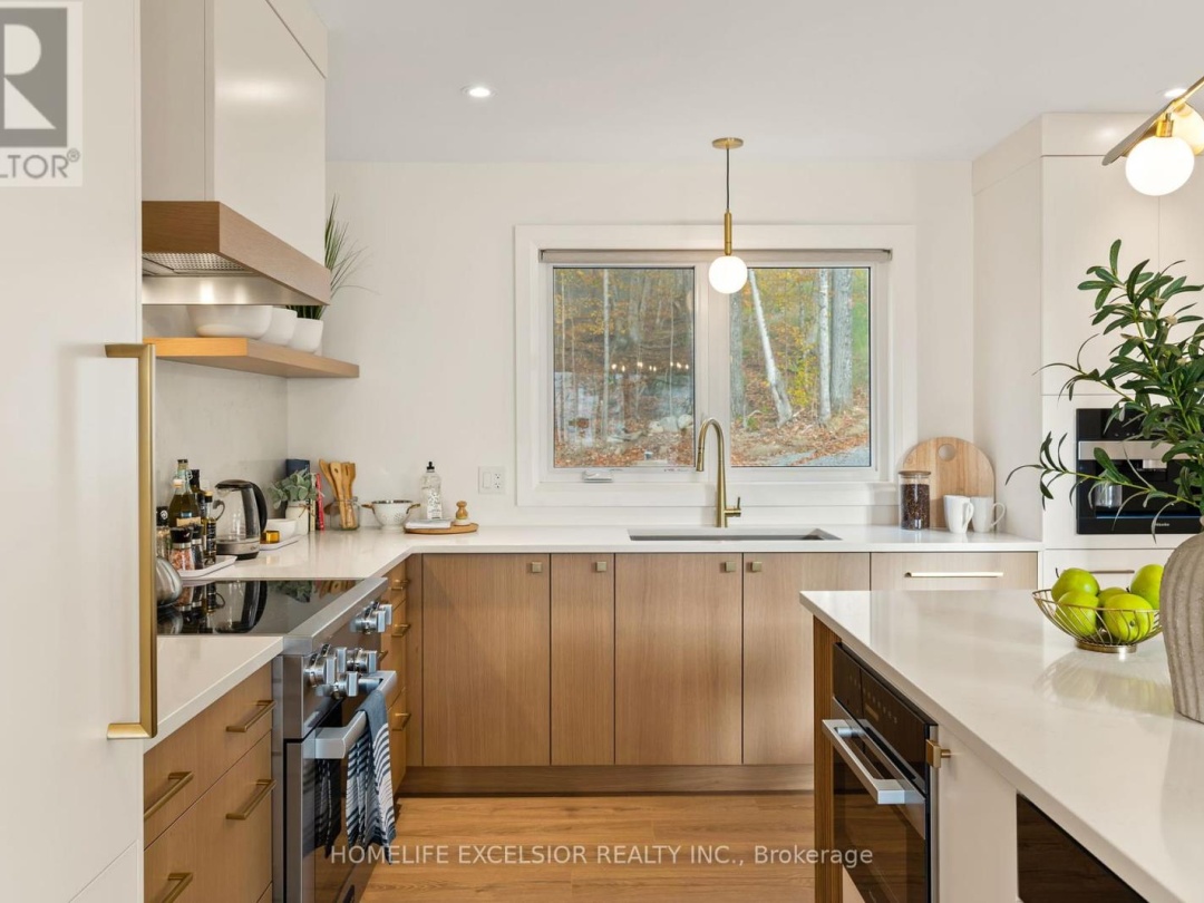 1284 True North Road, Drag Lake