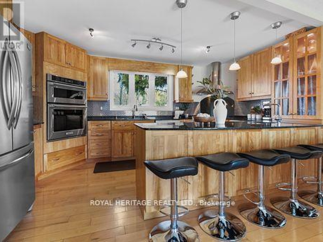 7 NORTH SERVICE ROAD, 