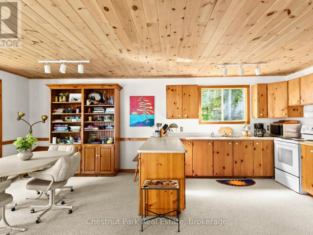 10 TAYLOR (26LM10) ISLAND, 