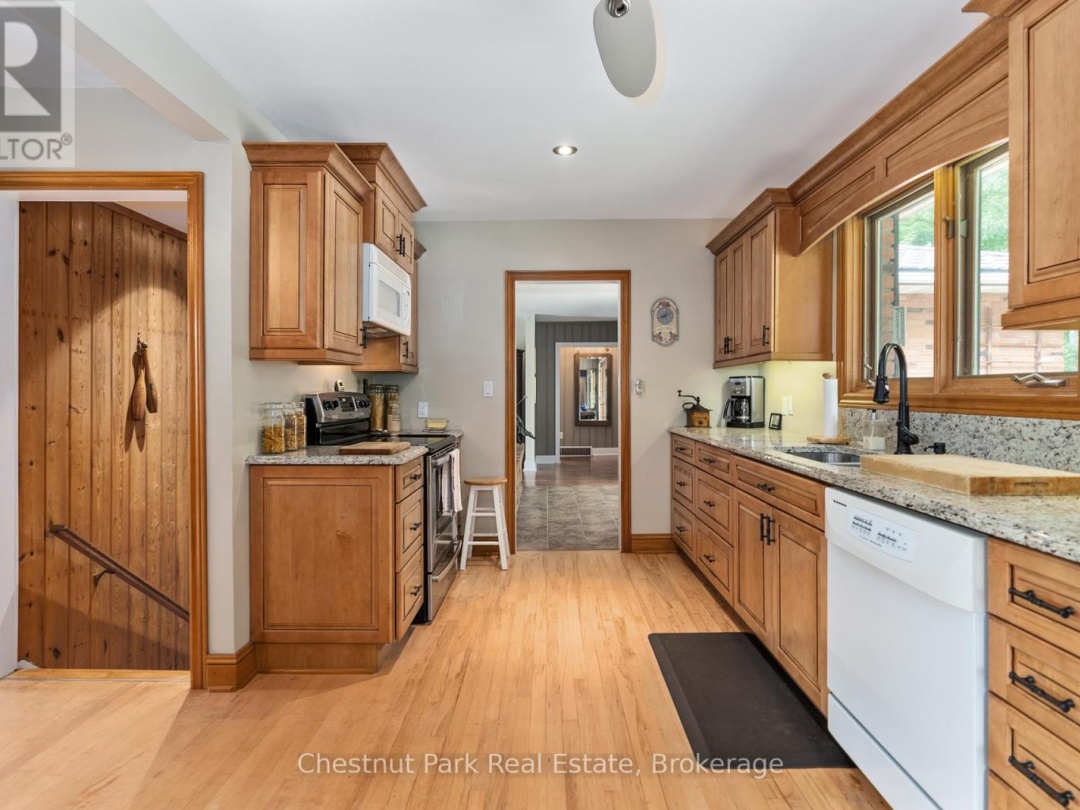 652 NORTH WASEOSA LAKE ROAD, 