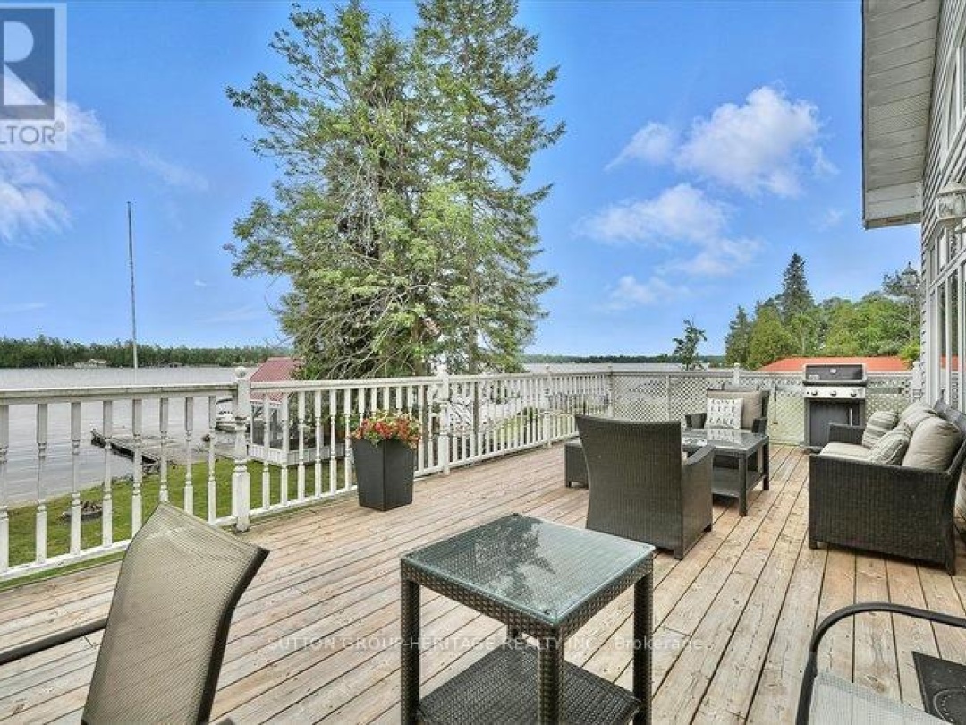 400 FRONT STREET W, 
